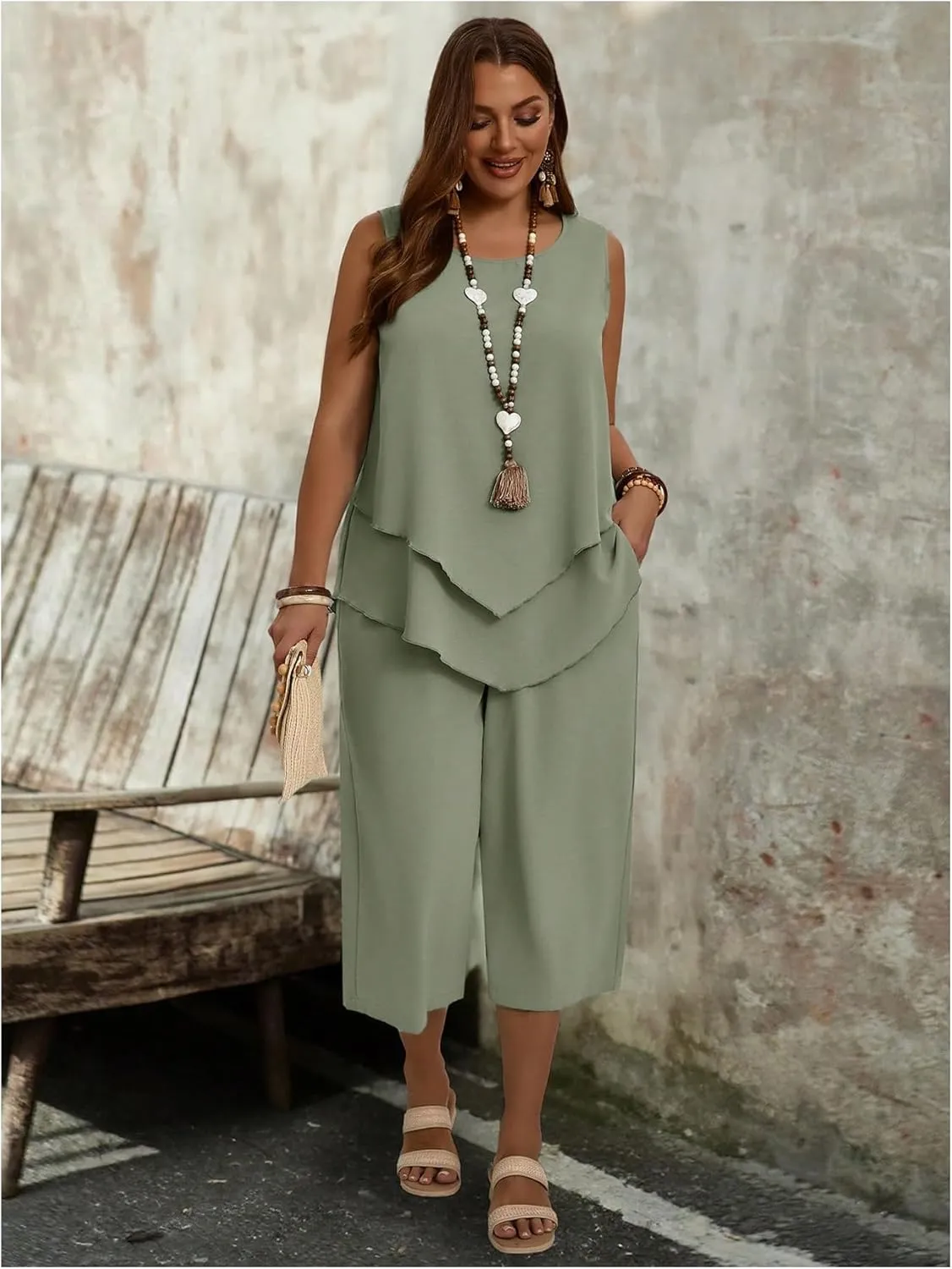 SHENHE Women's Plus Size 2 Piece Summer Outfits Crew Neck Tank Top Tunic Shirt and Capri Pants Set